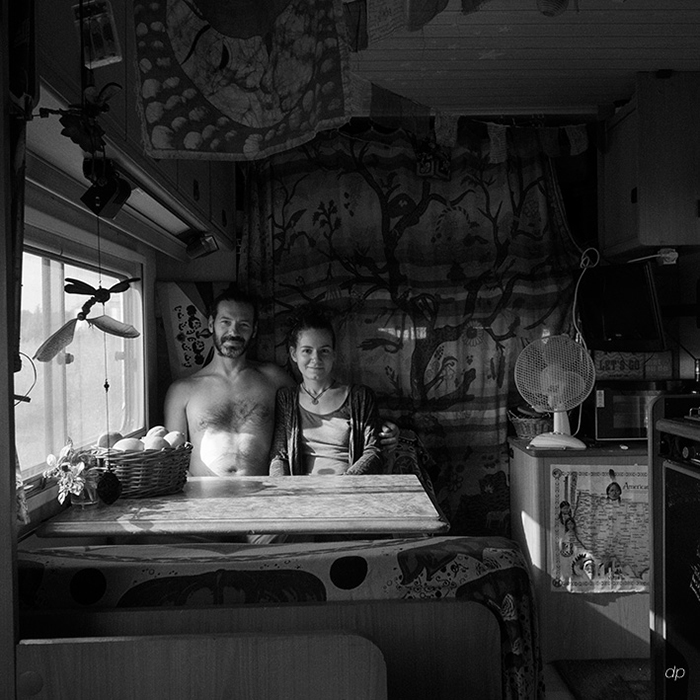 portrait - argentique - couple - caravane